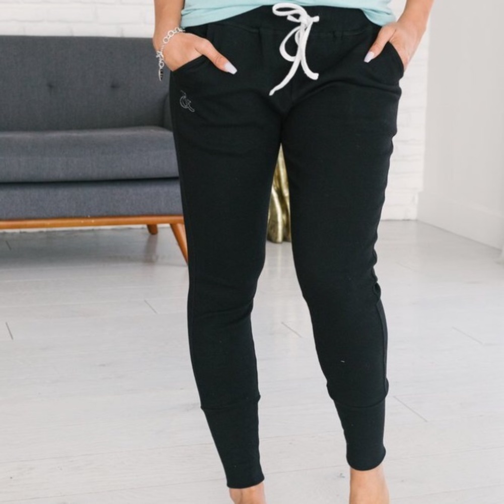 Ampersand Ave Black comfy joggers